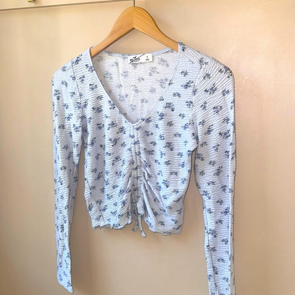 Hollister Long Sleeve Crinched Crop Top